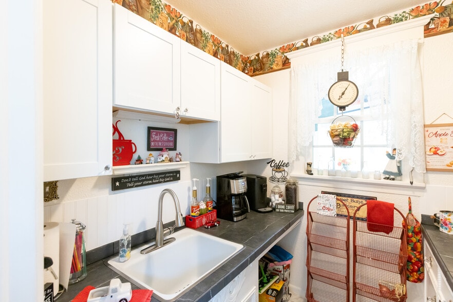More Photos Of 620 Davis St, Wasco Specialty For Sale