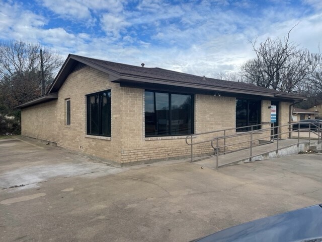More Photos Of 503 Lipscomb St, Bonham Office For Sale