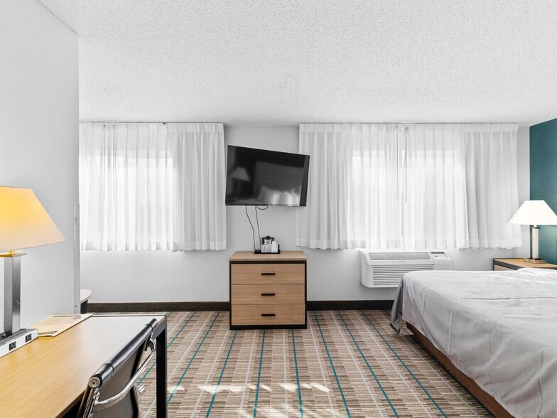 More Photos Of 15150 Brighton Rd, Brighton Hotel For Sale