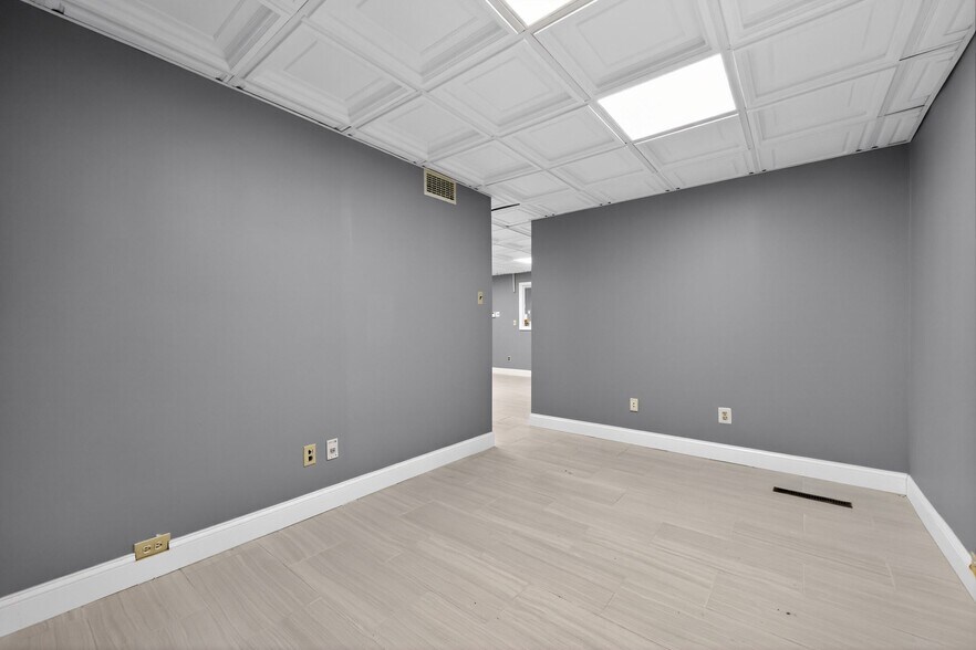 More Photos Of 1701 Wynwood Dr, Cinnaminson Medical For Sale