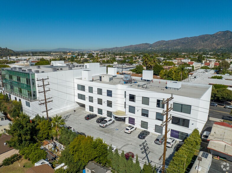 More Photos Of 600 W Broadway, Glendale Office For Lease