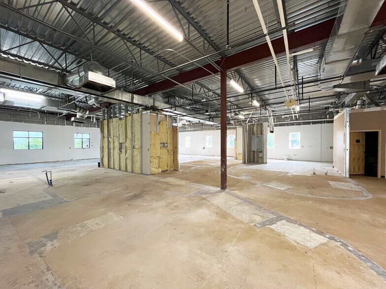 More Photos Of 521 Montgomery Hwy, Vestavia Hills Unknown For Lease