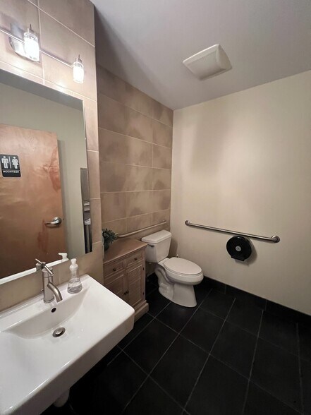 More Photos Of 711 N Cascade Ave, Colorado Springs Office For Lease