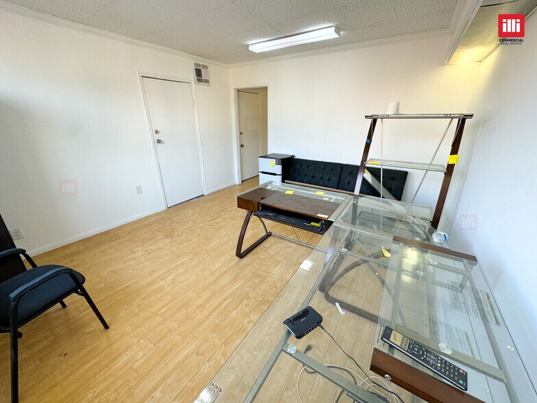 More Photos Of 8240 Beverly Blvd, Los Angeles Storefront Retail Office For Lease