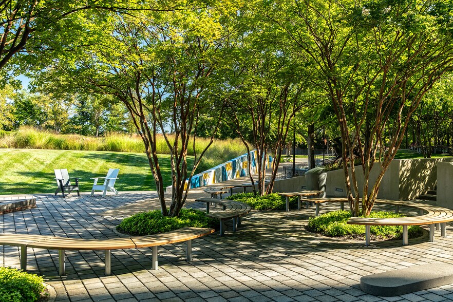 More Photos Of 6361 Walker Ln, Alexandria Office For Lease