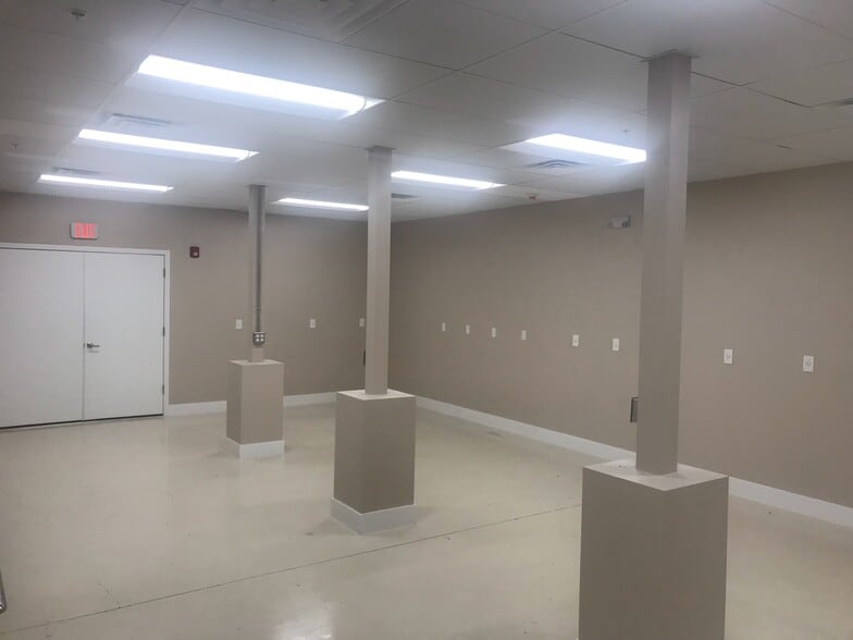 More Photos Of 6600-6612 26th Ct E, Sarasota Warehouse For Sale