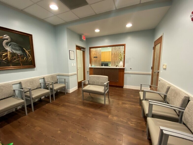 More Photos Of 180 Wingo Way, Mount Pleasant Medical For Lease