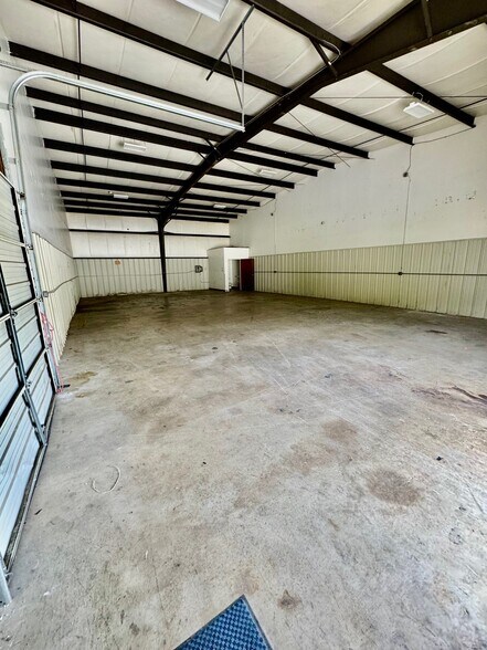 More Photos Of 2514 C-2514 E N Fayetteville St, Randleman Warehouse For Lease