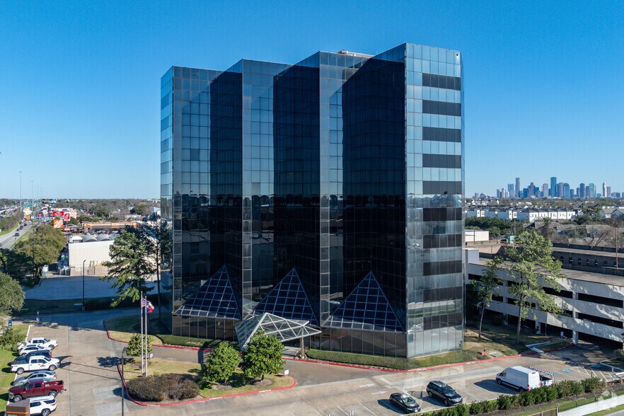 More Photos Of 1111 N Loop W, Houston Office For Sale