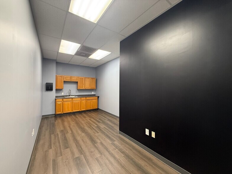 More Photos Of 213 College Park Rd, Ladson Flex For Lease