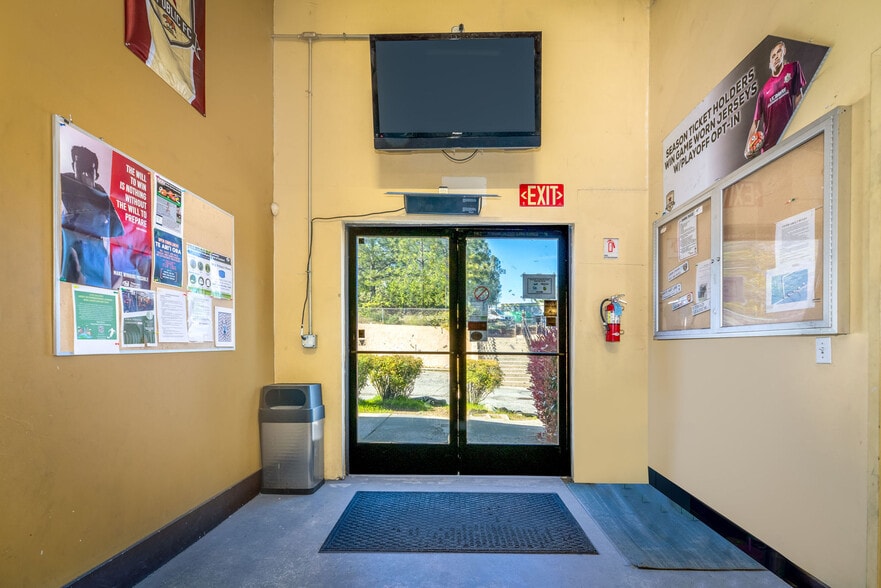 More Photos Of 957 Golden Gate Ter, Grass Valley Sports And Entertainment For Sale