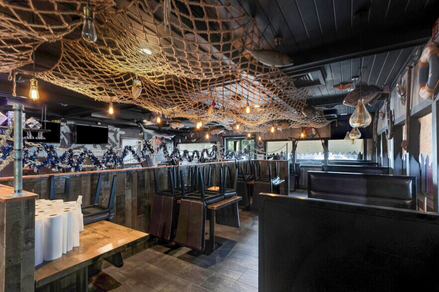 More Photos Of 2901 Tyrone Blvd, Saint Petersburg Restaurant For Sale