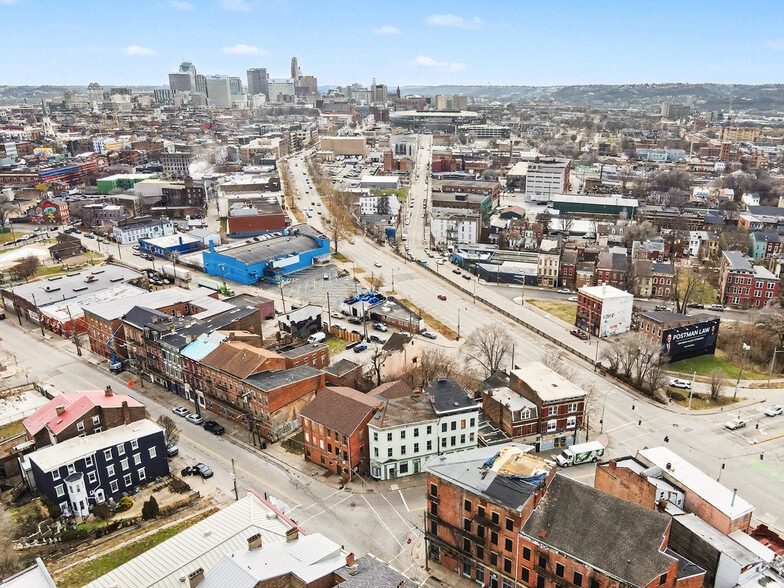 More Photos Of 2024 Mohawk Pl, Cincinnati Storefront Retail Residential For Sale