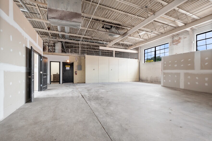 More Photos Of 8019 Monticello Ave, Skokie Industrial For Sale
