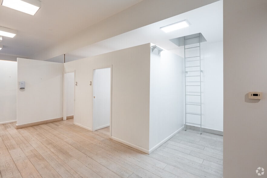 More Photos Of 137 Hudson St, New York Storefront For Lease