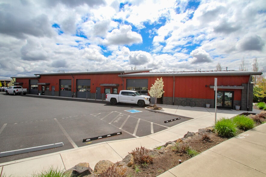 More Photos Of 63052 Layton Ave, Bend Warehouse For Lease