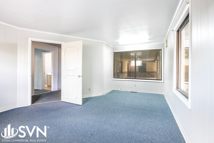More Photos Of 2134 Nicholasville Rd, Lexington Medical For Sale