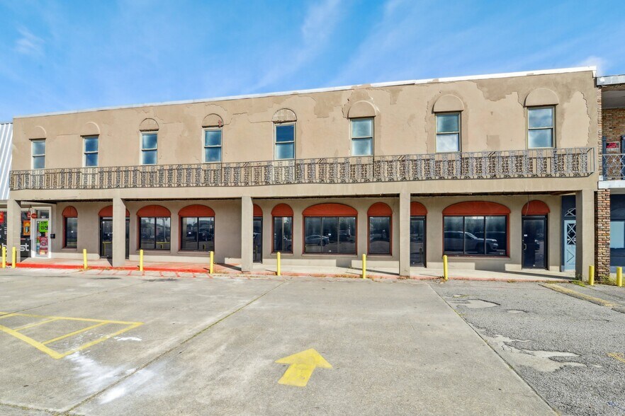 More Photos Of 8717 W Judge Perez Dr, Chalmette Office For Sale