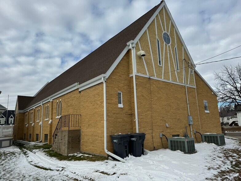More Photos Of 210 5th Ave NW, Mandan Specialty For Sale