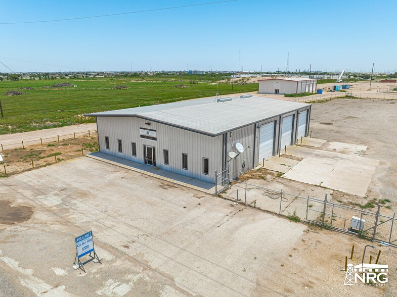 Primary Photo Of 2011-S Crane, Odessa Service For Lease