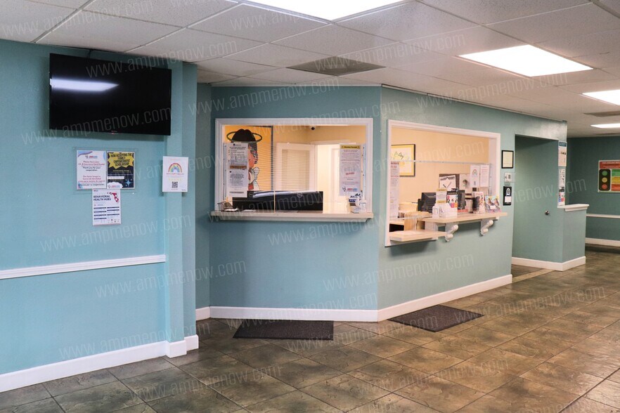 More Photos Of 8225 Normandy Blvd, Jacksonville Medical For Sale