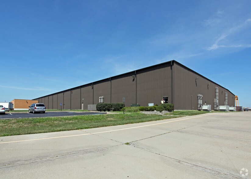 More Photos Of 500 Sumner Way, New Century Distribution For Lease