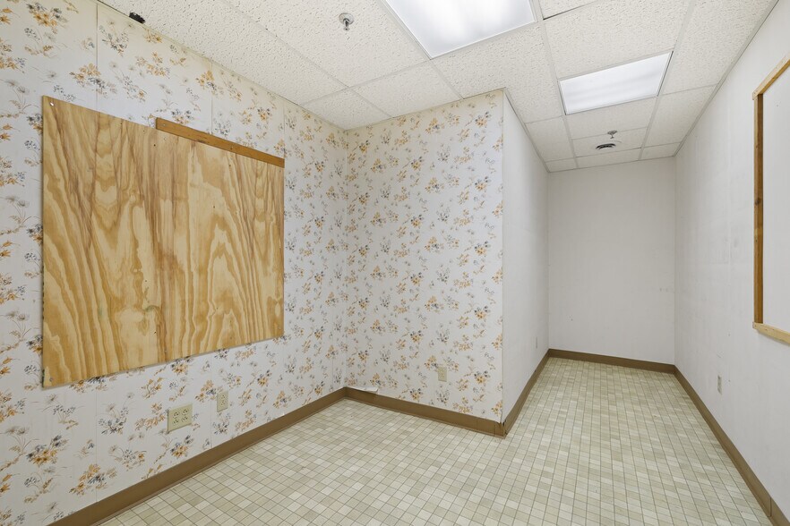 More Photos Of 2050 W Fourth St, Mansfield Medical For Lease