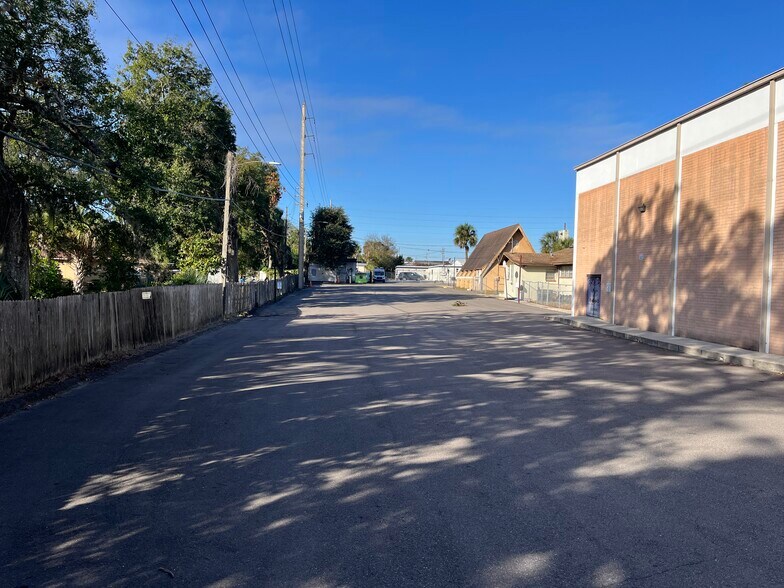 More Photos Of 6612 Arlington Expy, Jacksonville Schools For Lease