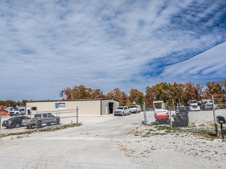 More Photos Of 1036 Crabtree Rd, Crossville Light Distribution For Lease