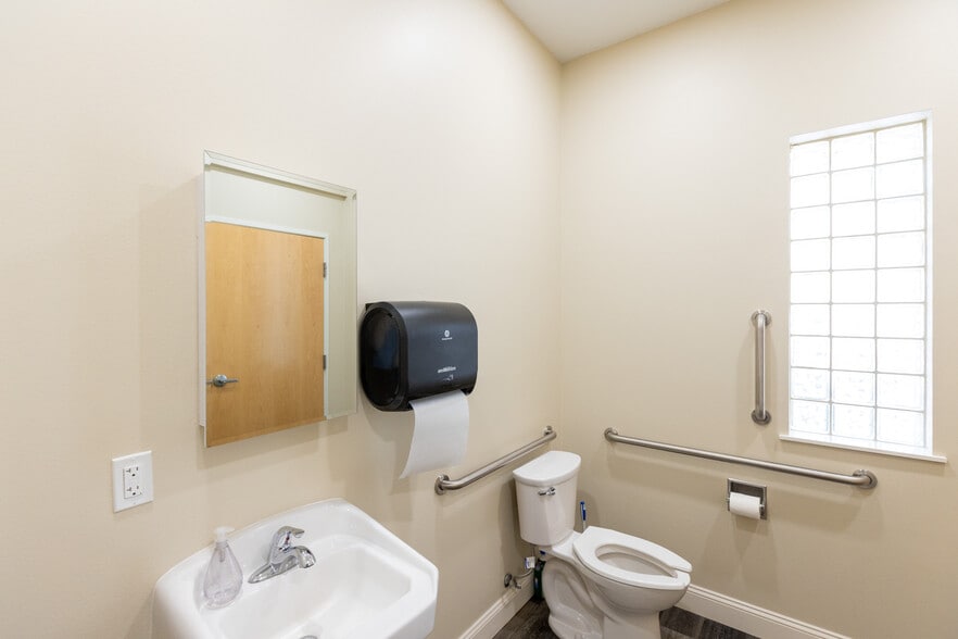 More Photos Of 412 Washington St, The Dalles Freestanding For Sale