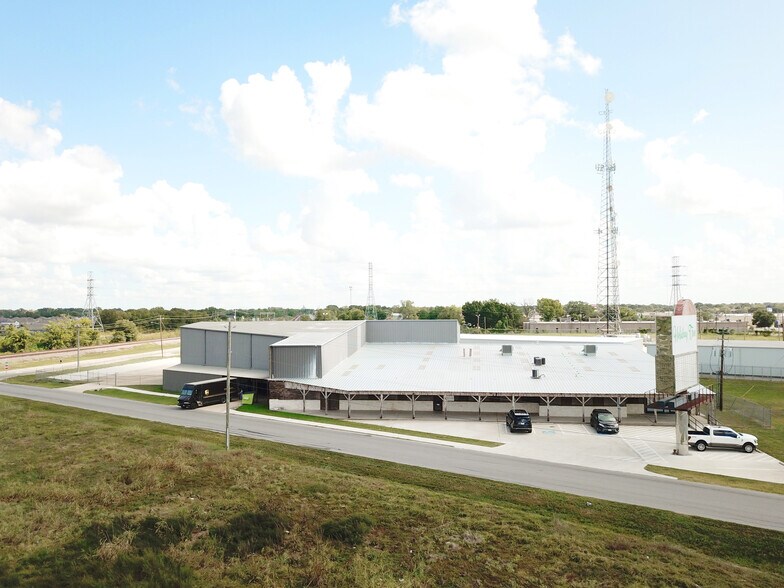 More Photos Of 731-931 Silverado Trl, Rosenberg Warehouse For Sale