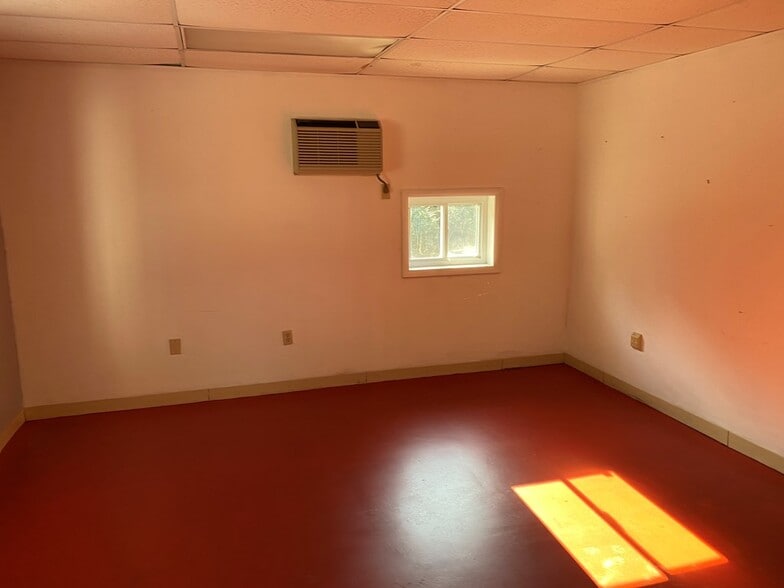More Photos Of 74 Gateway Dr, Midland City Warehouse For Lease