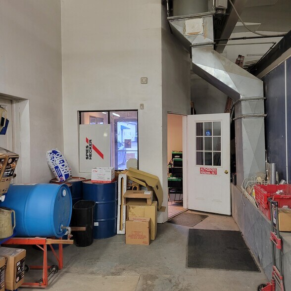 More Photos Of 61 Sullivan St, Wurtsboro Showroom For Sale