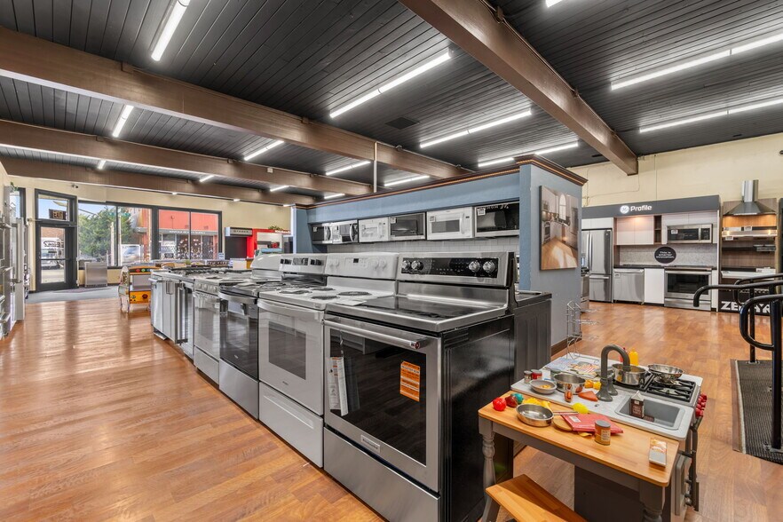 More Photos Of 341 Harris St, Eureka Storefront For Sale