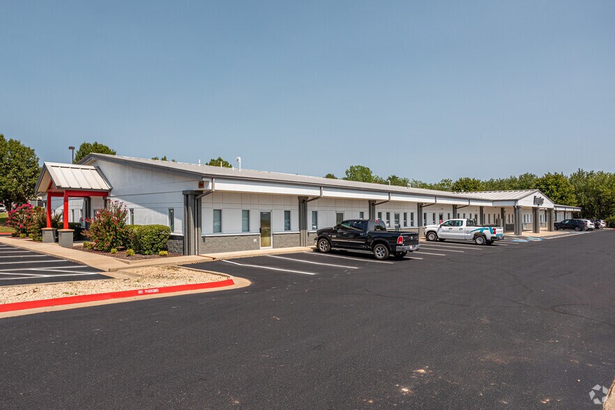 More Photos Of 2701 SE Otis Corley Dr, Bentonville Unknown For Lease