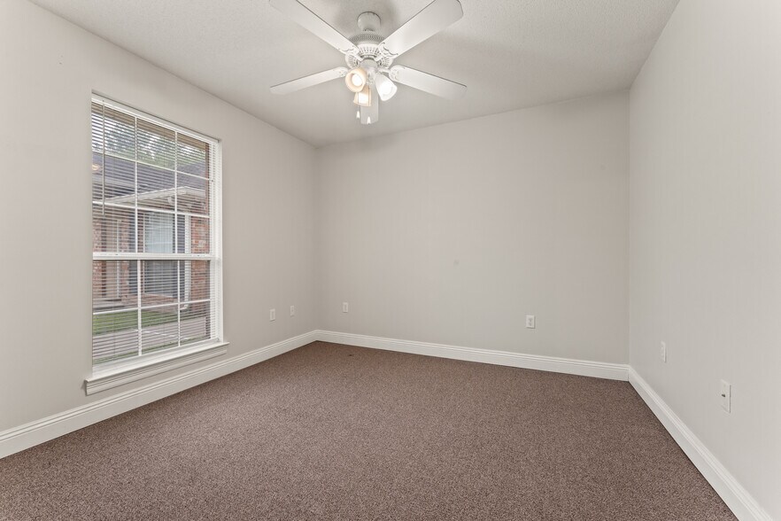 More Photos Of 1300 S Range Rd, Hammond Apartments For Sale