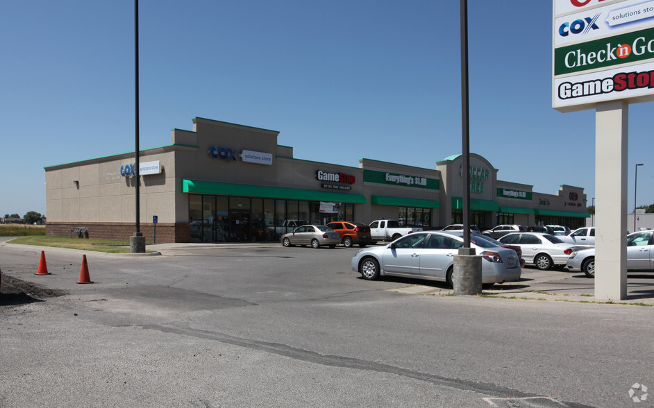 Primary Photo Of 401-417 Windward Dr, Newton General Retail For Lease