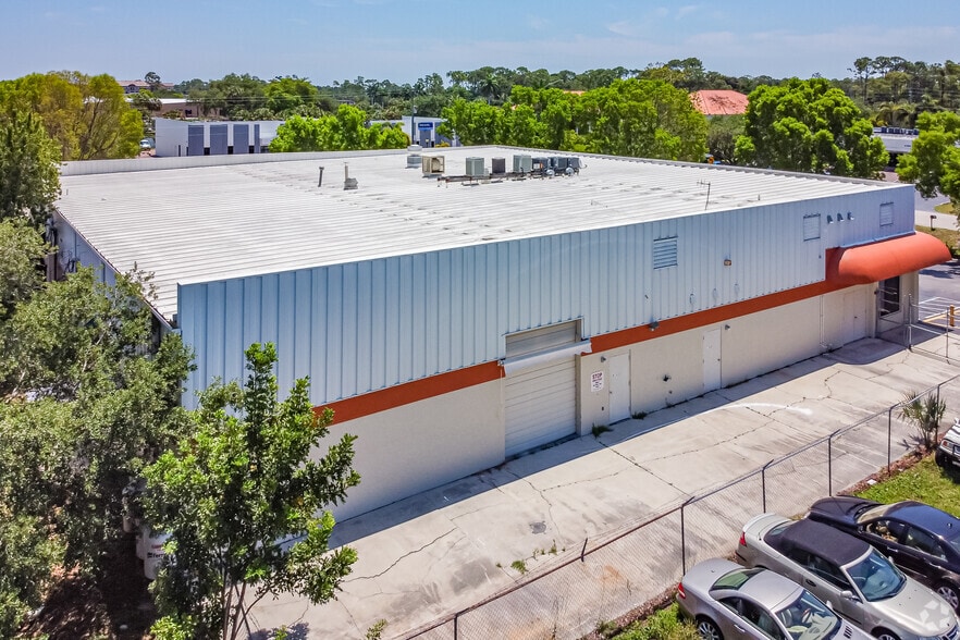More Photos Of 4472 Corporate Sq, Naples Unknown For Lease