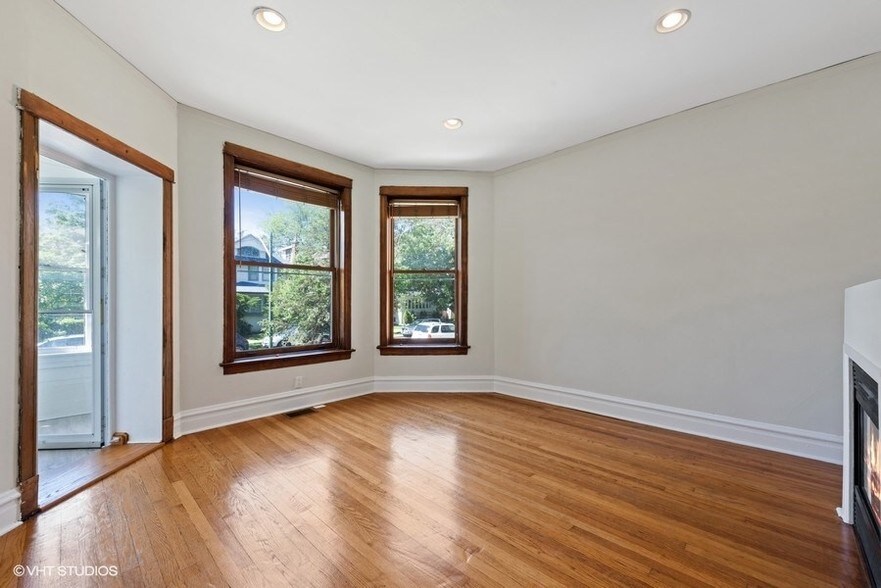 More Photos Of 1228 W Glenlake Ave, Chicago Apartments For Sale