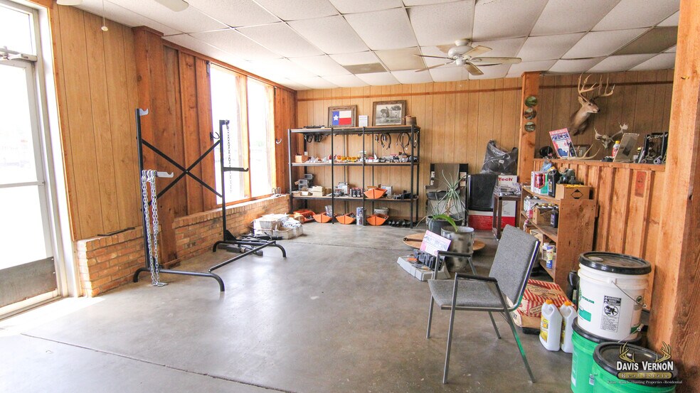 More Photos Of 1331 Cumberland St, Vernon Storefront For Sale