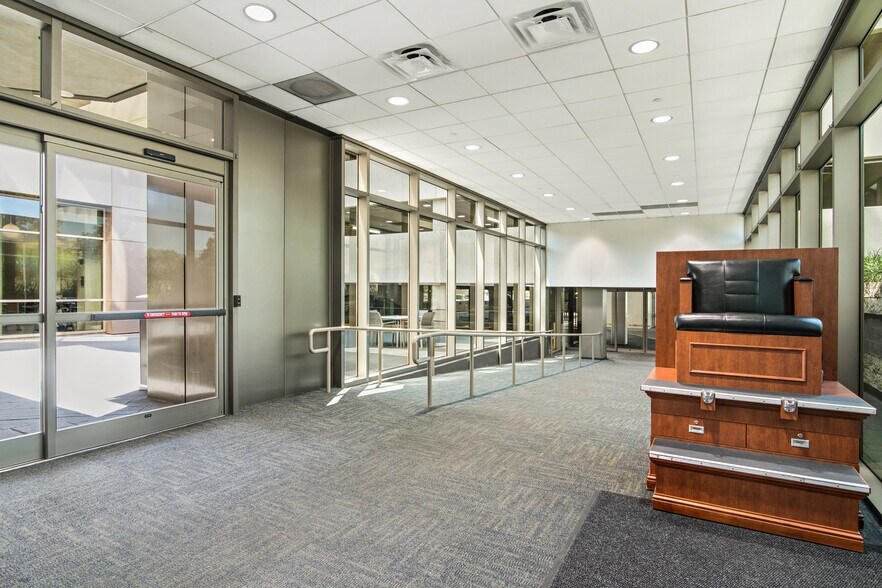 More Photos Of 5599 San Felipe St, Houston Office For Sale