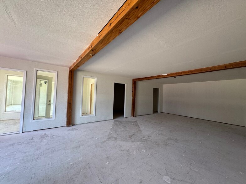 More Photos Of 4129 US-59 Hwy, Livingston Truck Terminal For Sale