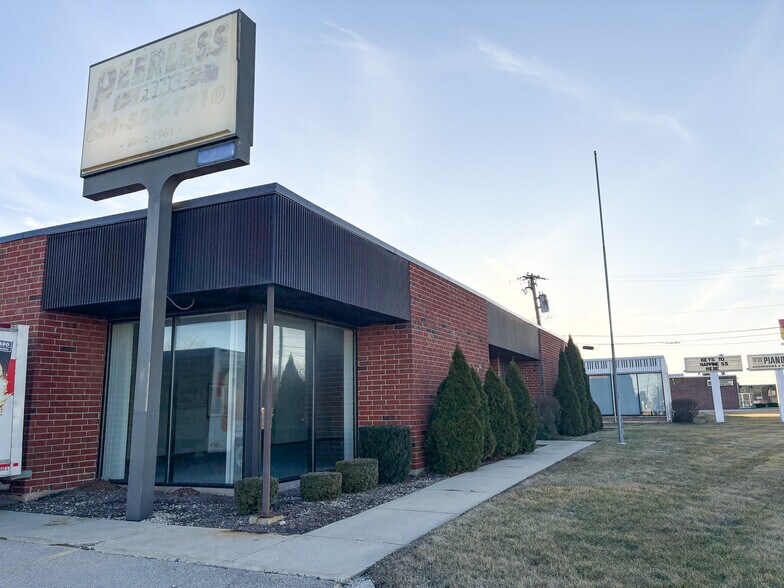 More Photos Of 33W401 Roosevelt Rd, West Chicago Office For Lease