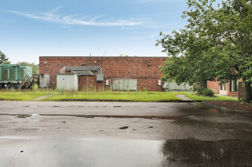 More Photos Of 4920 Appian Way, North Charleston Light Manufacturing For Lease