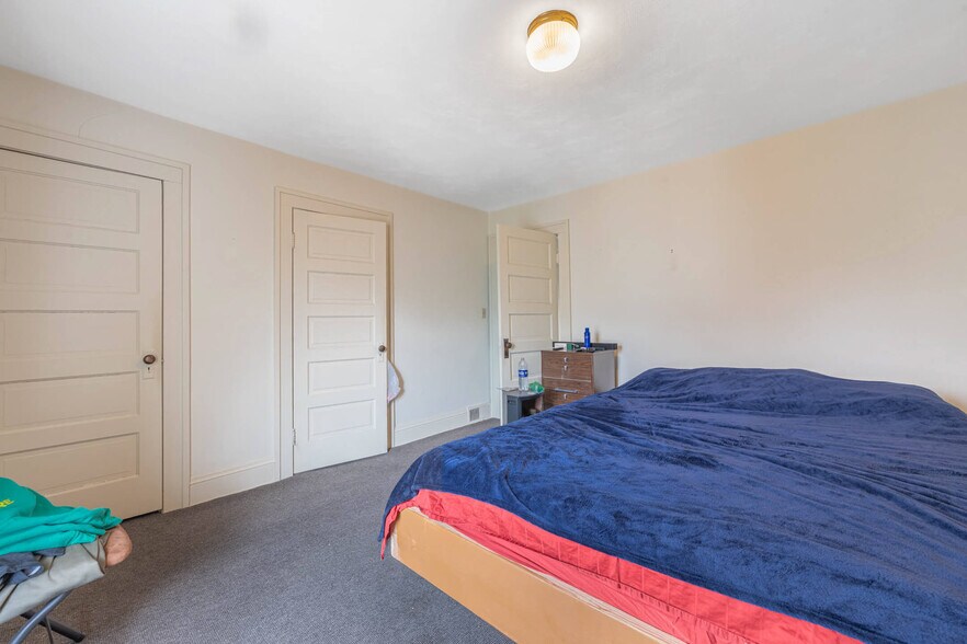 More Photos Of 227 E Cecil St, Springfield Restaurant For Sale