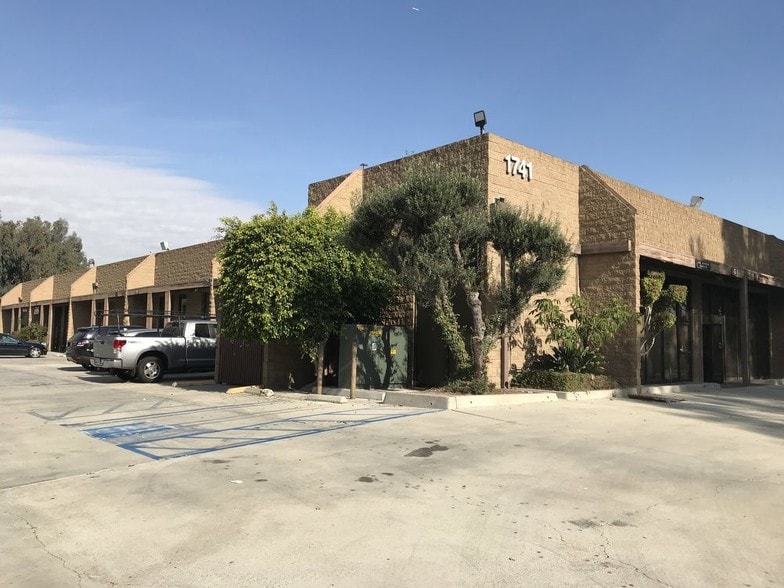 More Photos Of 1741 Torrance Blvd, Torrance Flex For Lease