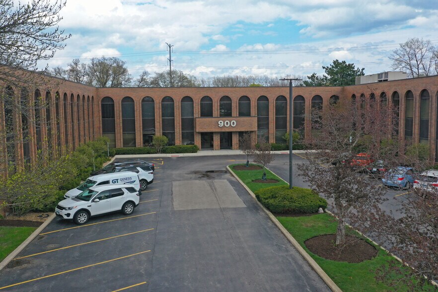 More Photos Of 900 N Shore Dr, Lake Bluff Office For Lease