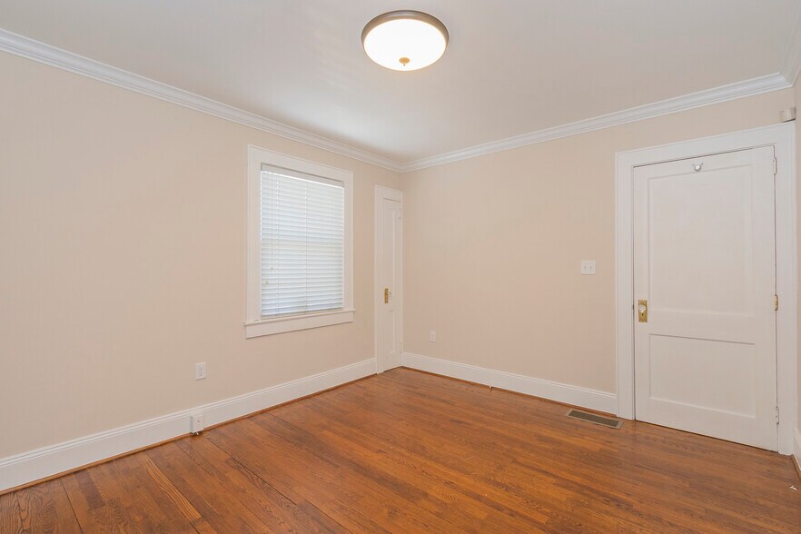 More Photos Of 2006 N Main St, Anderson Office For Sale