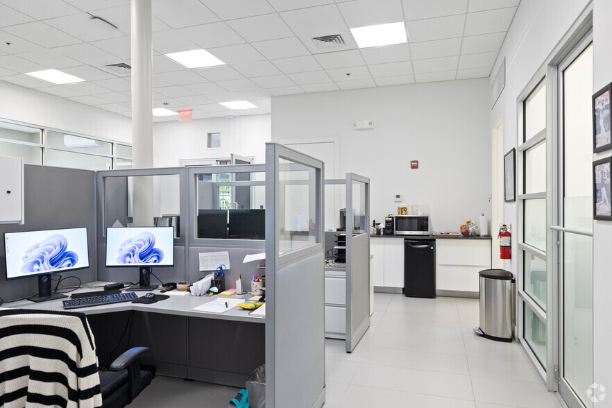 More Photos Of 45-47 NE 36th St, Miami Freestanding For Sale