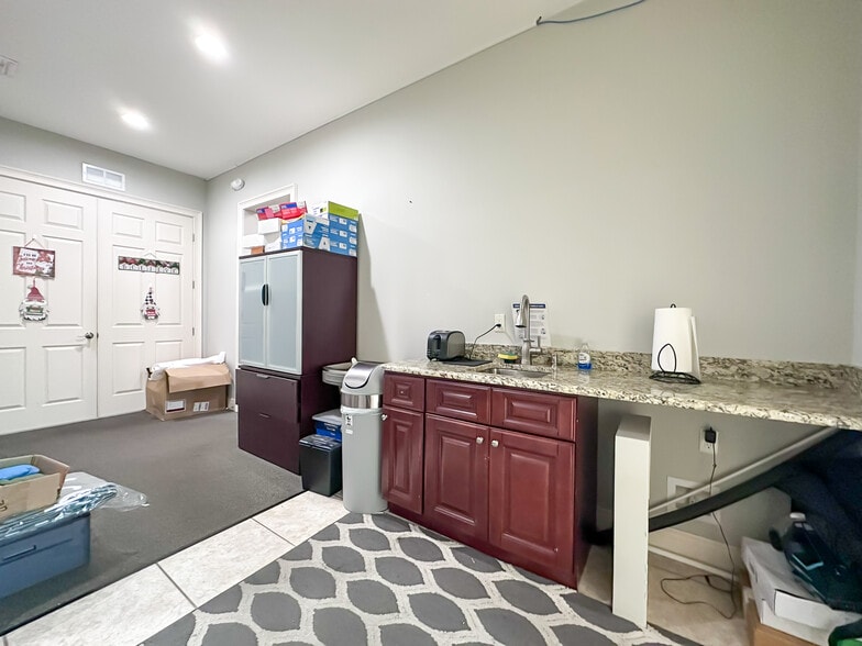 More Photos Of 180 Fitzgerald Rd, Lakeland Office For Sale